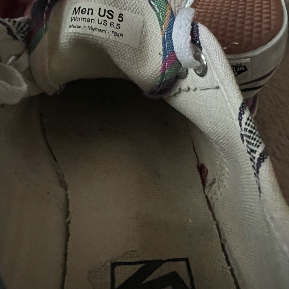 Vans - Picture 5 of 9